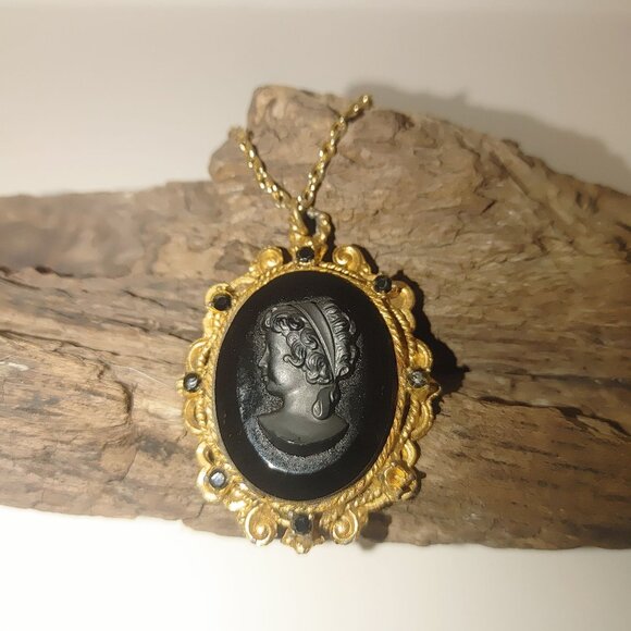 Victorian Style Cameo Pendant Necklace Gold Tone  Black Onyx  Chain - Picture 6 of 10